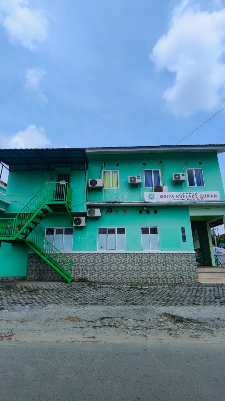 Kondisi sekitar bangunan Griya Huffazh Qur'an yang perlu dibebaskan